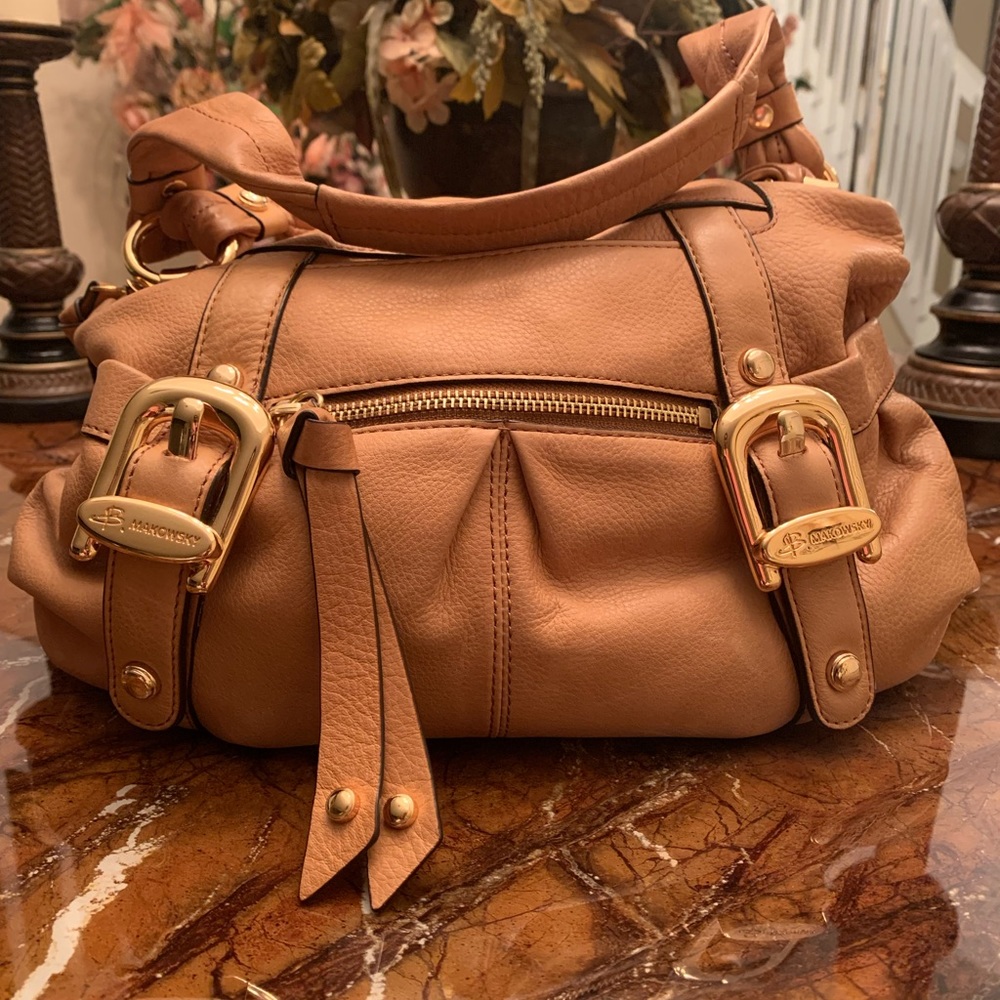B Makowsky  / Beige ( Deep ) /  14L 3W 12H